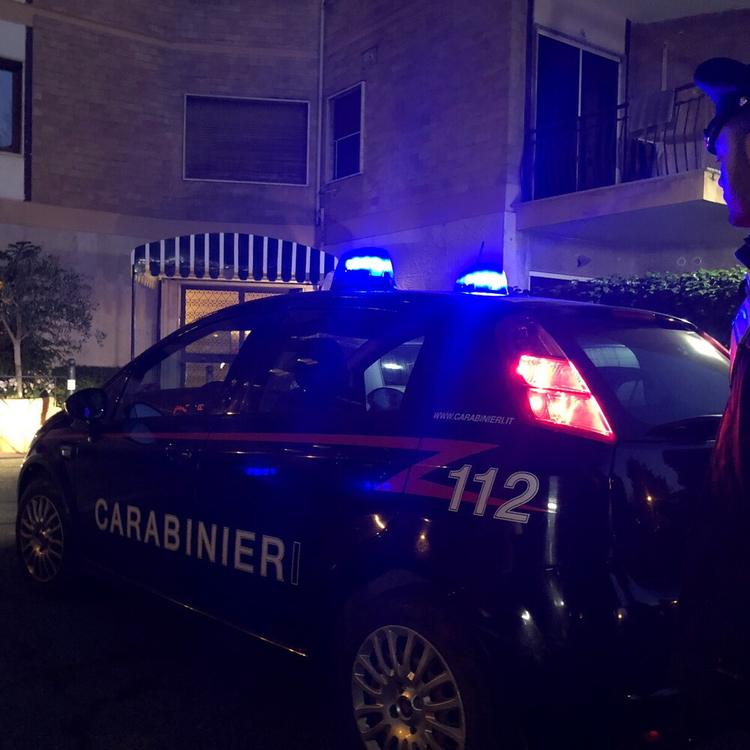 Uomo tenta di dar fuoco alla ex e al nuovo compagno