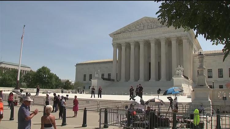 Suprema Corte dos EUA rejeita decreto de Trump e mantém direito à cidadania automática para quem nasce no país