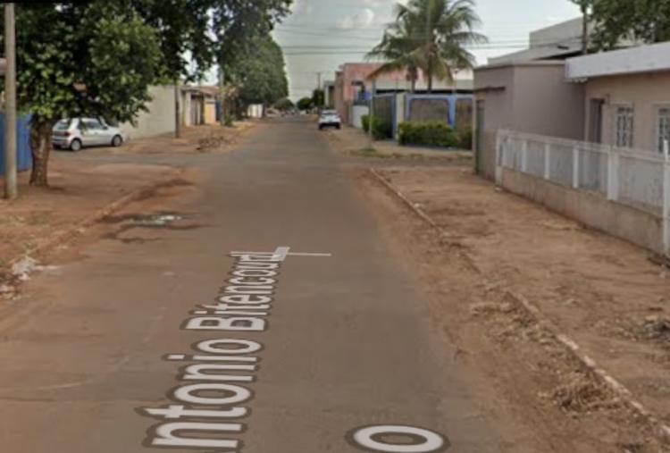 Homem é atropelado por ônibus ao atravessar rua correndo em Campo Grande