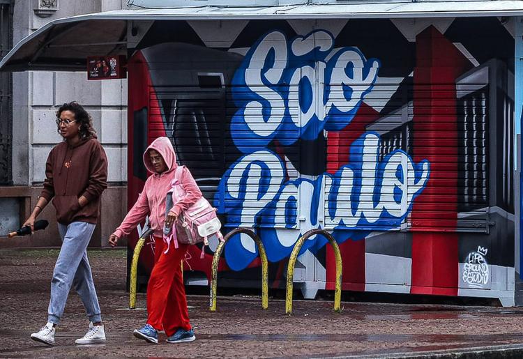 Onda de frio avança pelo país neste domingo; mínimas devem chegar a 10ºC em Campo Grande, 13ºC em SP e 21ºC no Rio