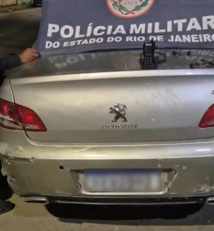 PM apreende carro clonado com motor roubado em Paracambi