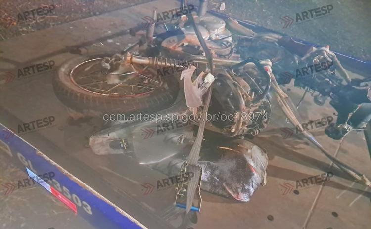 Motociclista morre após bater de frente com carreta na Rodovia Raposo Tavares no interior de SP