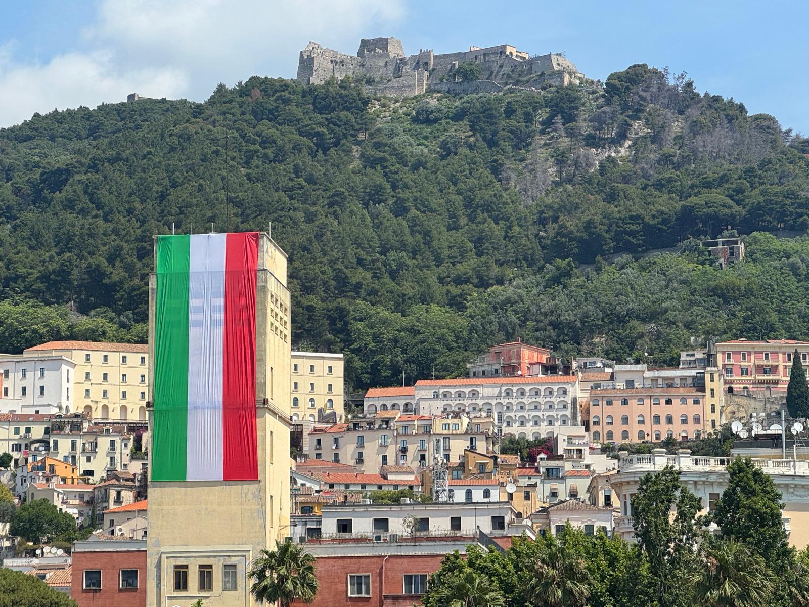 Salerno celebra gli 80 anni della Repubblica: il prefetto premia i cittadini illustri e l’Alfano I suona l’Inno in piazza della Libertà