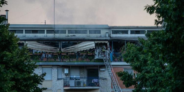 Milano, un uomo e una donna morti nell'incendio di un appartamento