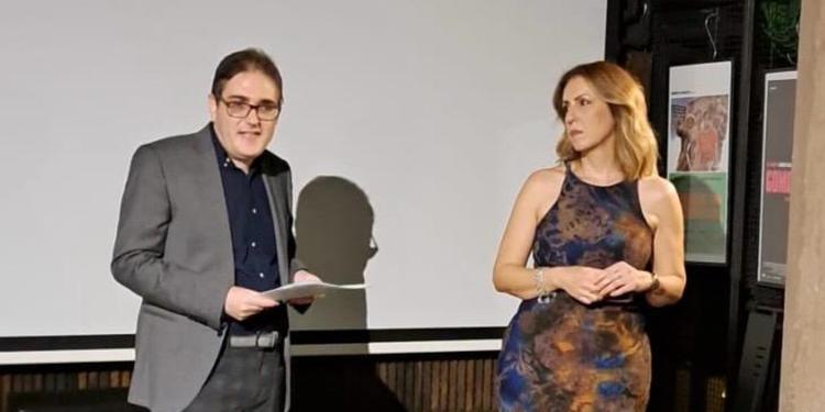 «Oltre il riflesso», quando l’amore diventa una prigione: il corto di Elvira Gigante