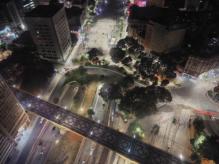Frente fria derruba temperaturas e pode provocar chuva neste domingo em São Paulo