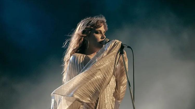 Daisy Jones & The Six transforma uma banda fictícia em um fenômeno real
