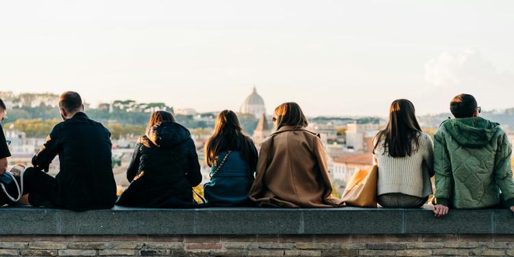 Manovra 2027, mini-Irpef per i giovani e flat tax al 5%: tutte le misure sul tavolo
