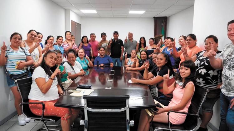 ¡Futuro Brillante! Santos Tavarez Impulsa Acuerdos Clave para Escuelas de La Misión en Emiliano Zapata