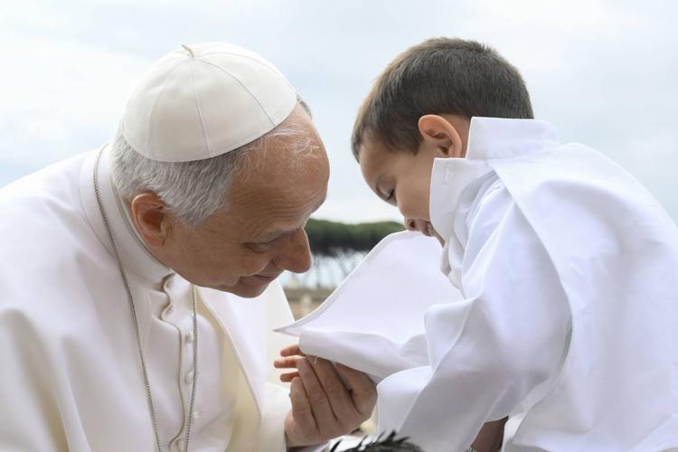 Il Papa: "La Chiesa annuncia la pace"