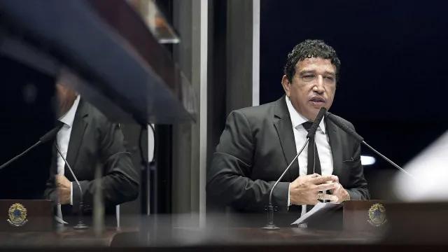 Magno Malta registra boletim de ocorrência contra técnica de enfermagem após acusação
