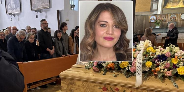 "La gelosia non è amore", l'omelia ai funerali di Stefania Rago, uccisa dal marito. I figli: "Nessuno dimentichi"