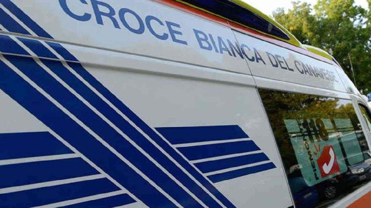 Favria ferito agente di polizia locale