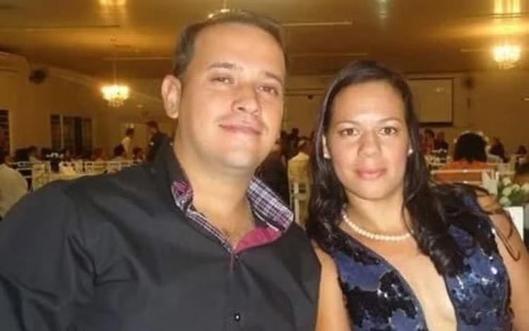 Mulher que morreu esfaqueada após discutir com ex-marido no meio da rua em Guará, SP, tinha medida protetiva no baú da moto