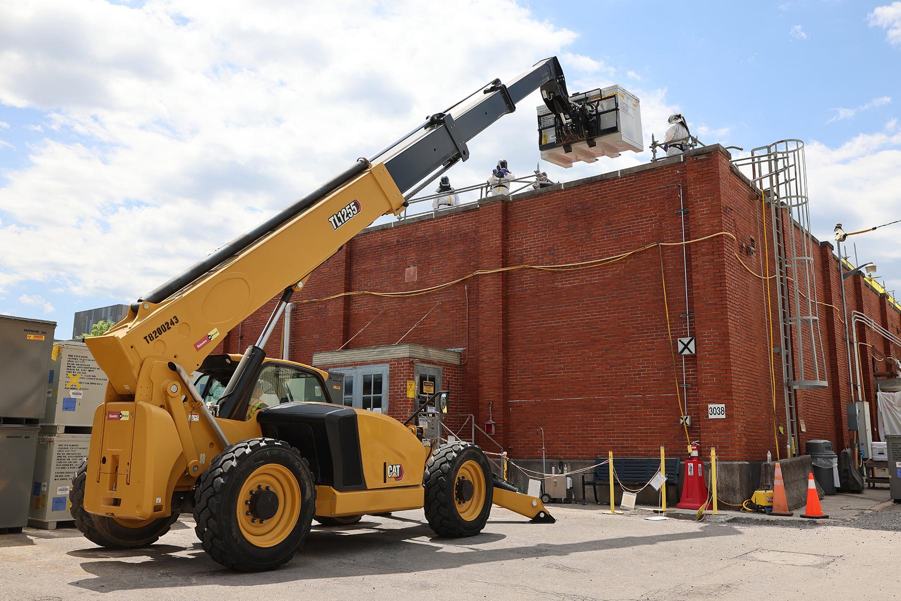 High-risk process line removed from ORNL Building 3038