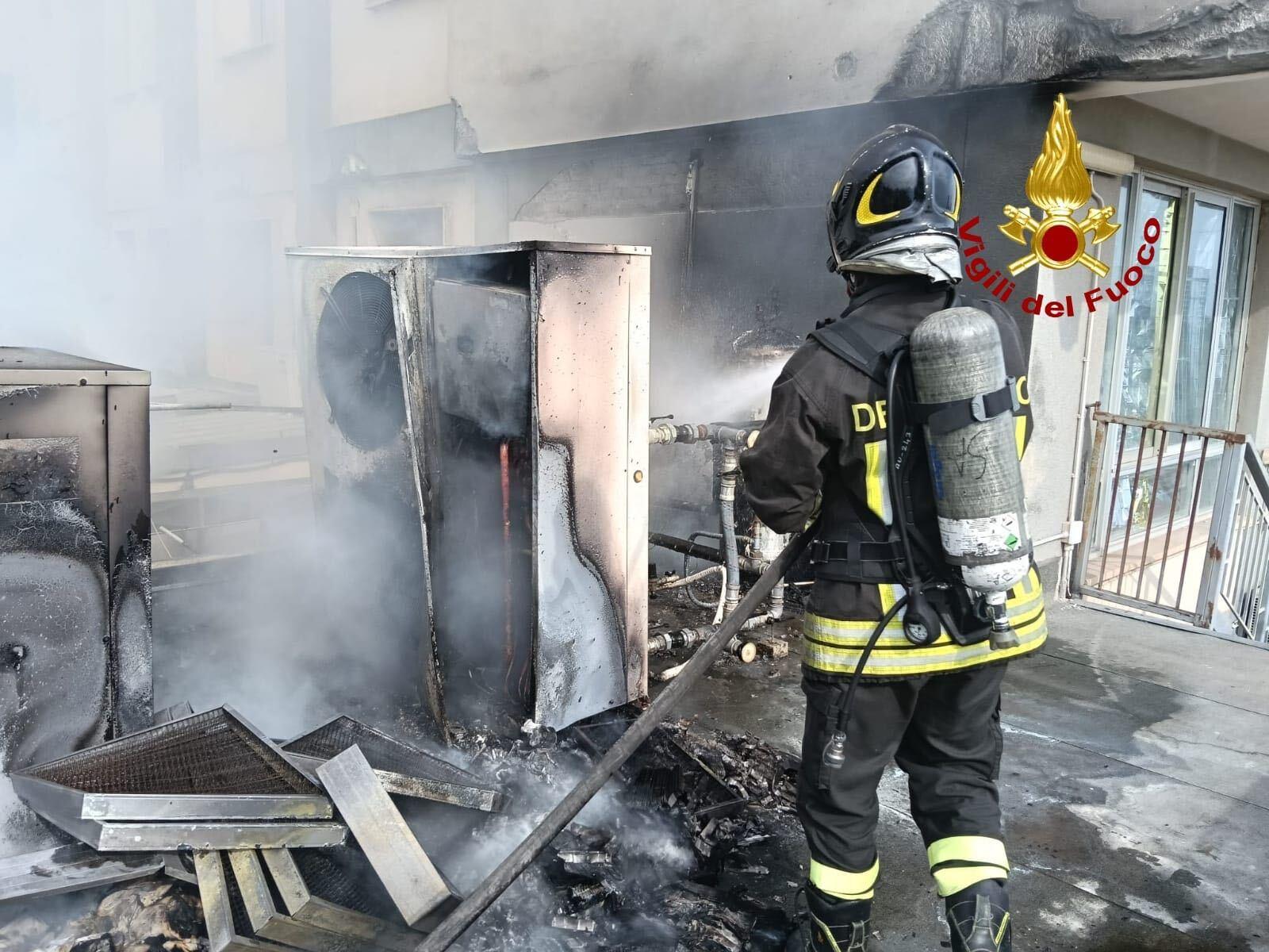 Paura al Pronto Soccorso di Salerno: incendio nei motori dei condizionatori al “Ruggi”