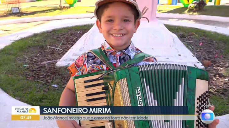 Menino de 11 anos descobre sanfona do avô e aprende a tocar sozinho: ‘o forró nunca vai morrer’