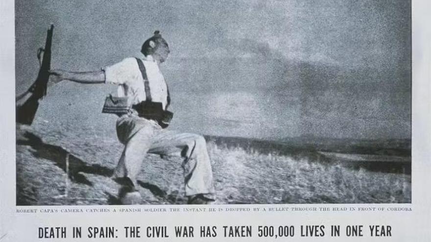 Verdades y mentiras tras el 'miliciano caído' de Robert Capa, la fotografía más famosa de la Guerra Civil