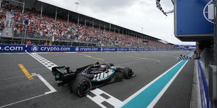 Spettacolo Antonelli: a Miami arriva il terzo successo di fila. Amarezza Leclerc