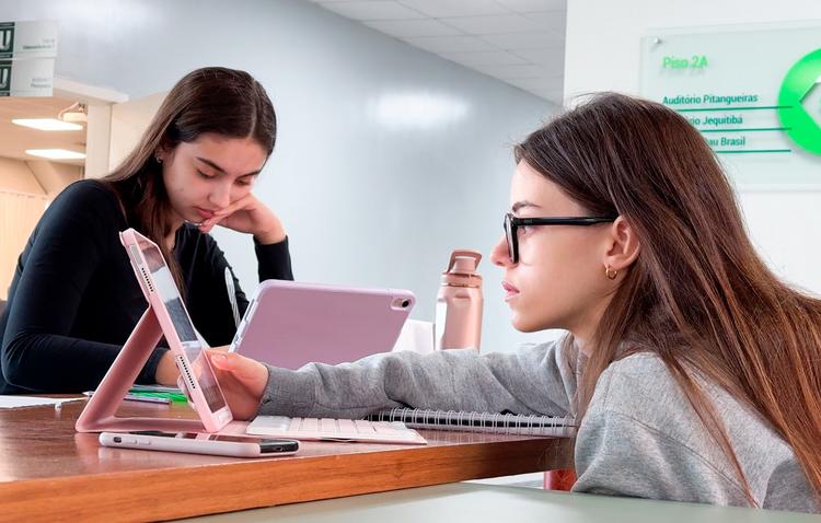 Diploma universitário segue como diferencial no mercado