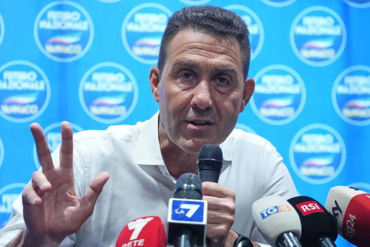 Stoccata della Meloni a Vannacci: "Funzionale alla sinistra"