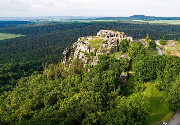 Blick auf die Burgruine Regenstein bei Blanckenberg im Harz.Copyright: JurecGermany (WikimediaCommons) / CC BY-SA 4.0