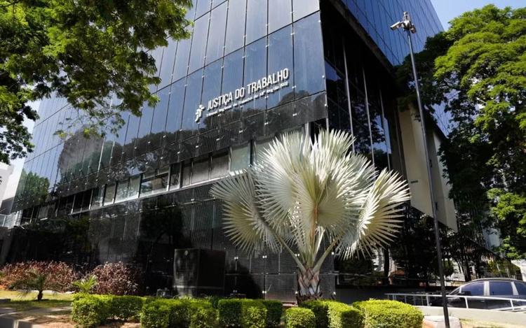 Vigilante recusa chácara avaliada em R$ 2,68 milhões oferecida como garantia de dívida trabalhista de cerca de R$ 730 mil, e Justiça determina bloqueio em contas