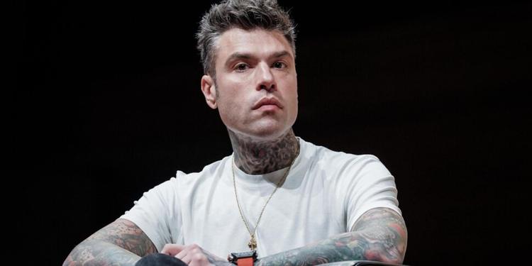 Fedez ancora ricoverato all'ospedale Fatebenefratelli di Milano per la riapertura di una vecchia ulcera