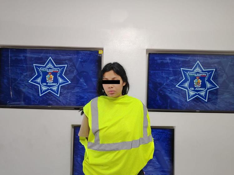 Arrestan a mujer tras reporte de disparos en Candra Villa Bonita