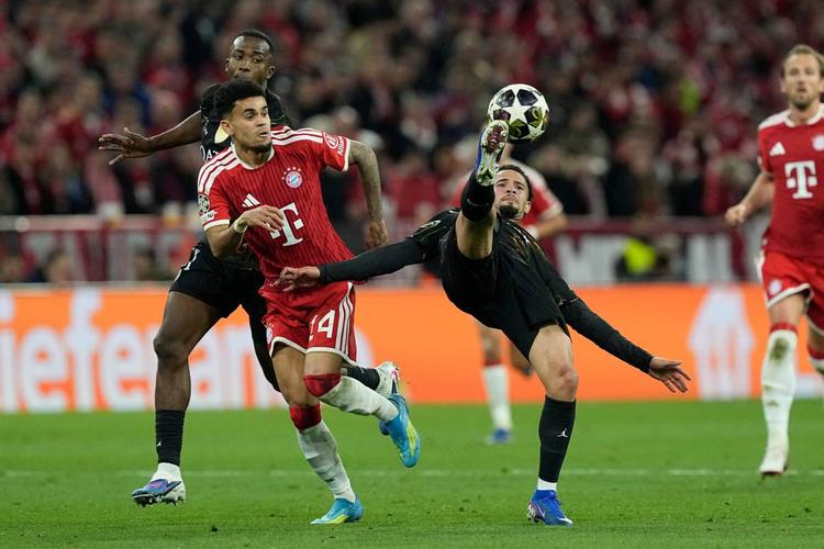 Finisce 1-1 tra Bayern e Psg: la squadra di Luis Enrique vola in finale di Champions