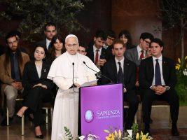 Papa alla Sapienza: “mondo storpiato dalle guerre, non si chiami difesa il riarmo”