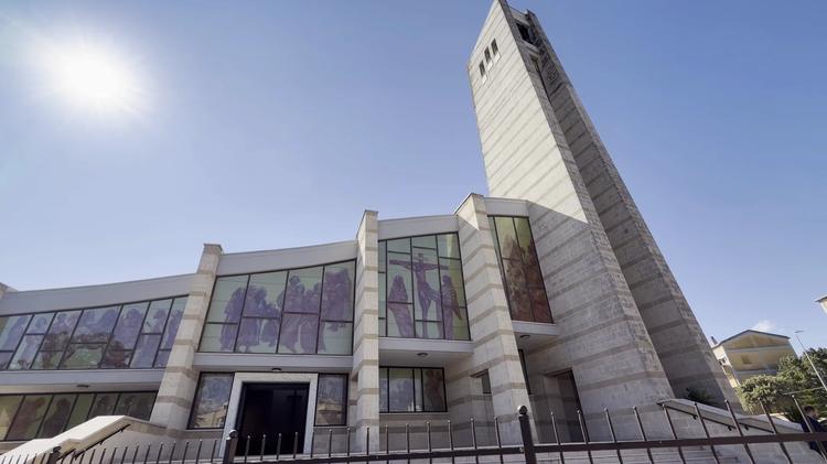 Croce pericolante sulla Chiesa dei Sette Dolori: “Rimossa per sicurezza”