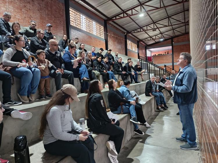 Assembleia de trabalhadores do setor calçadista e vestuário debate dissídio 2026/2027 em Farroupilha