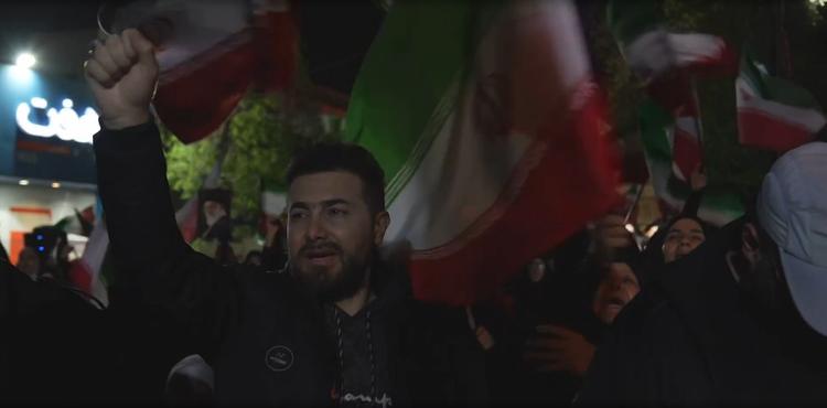 Iranianos encheram as ruas na noite em que Trump ameaçou 'fim da civilização', mostra Caco Barcellos