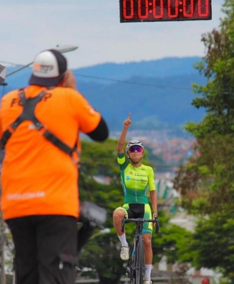 Atleta de Santos brilha na temporada e vence ranking brasileiro elite de ciclismo