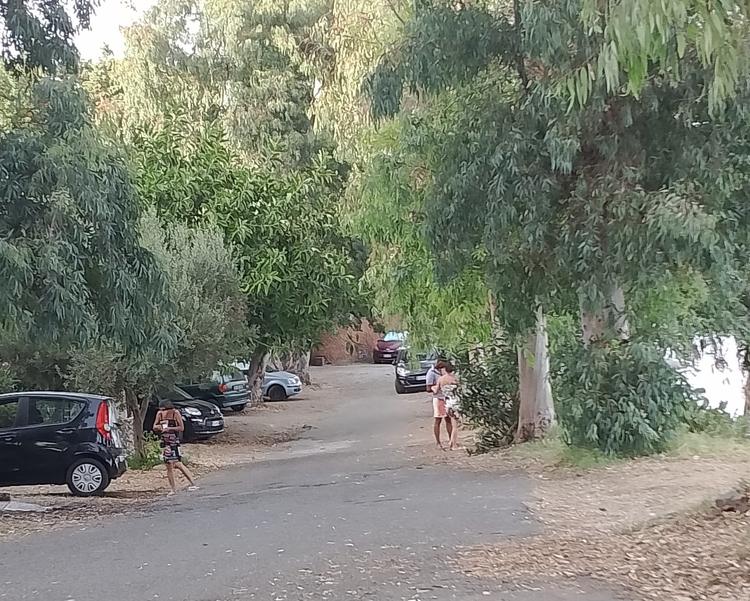 Dillo a Milazzo 24. Parcheggi a Croce di Mare a ridosso della spiaggia, tuteliamo la quiete dei bagnanti