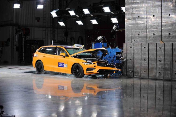 A LA VANGUARDIA DE LA SEGURIDAD: EL LABORATORIO DE PRUEBAS DE CHOQUE DEL CENTRO DE SEGURIDAD DE VOLVO SUPERA LOS 10.000 CRASH TEST
