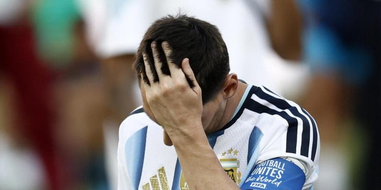 Le lacrime di Messi dopo Spagna-Argentina: l'abbraccio "d'addio" del MetLife Stadium commuove il mondo