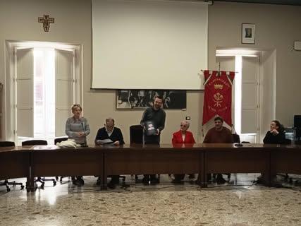 Si è tenuta ieri 11 aprile, la presentazione del libro di Dorotea Maria Guida intitolato "Genealogia patrilineare di Cal...