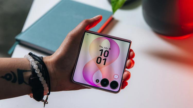 Samsung Galaxy Z Flip 8