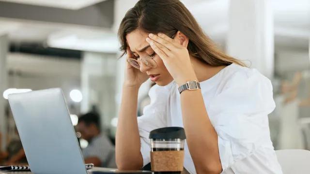 6 hábitos inofensivos que podem disfarçar "grandes níveis de ansiedade"