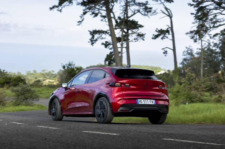 Renault Clio E-Tech: guarda tutte le foto 4