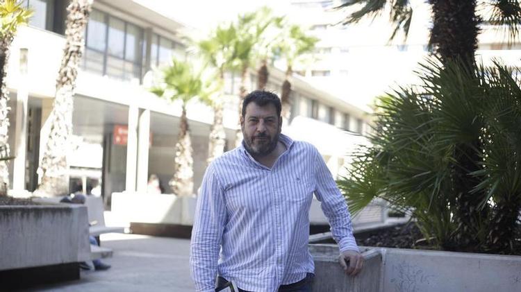 Santiago Díaz, de guionista de 'Aquí no hay quien viva' a escritor superventas: "En las series lo aprendí todo para saber atrapar al lector"