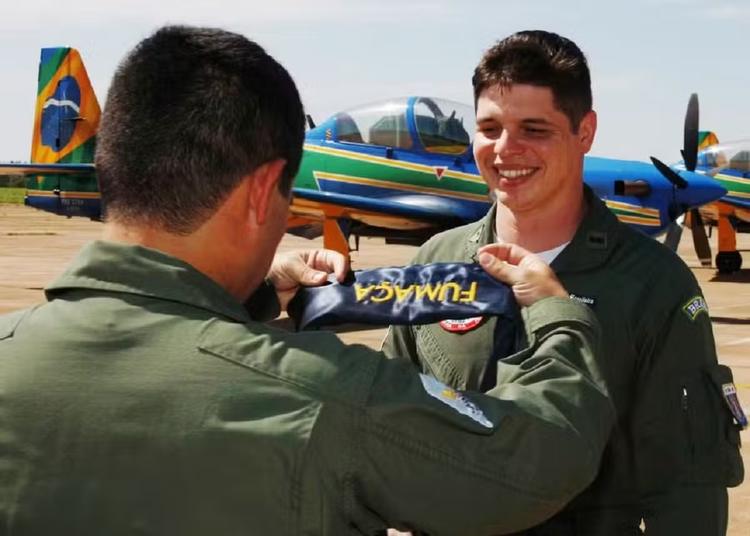 Primeiro bauruense a liderar a Esquadrilha da Fumaça volta à cidade como comandante do grupo para Arraiá Aéreo