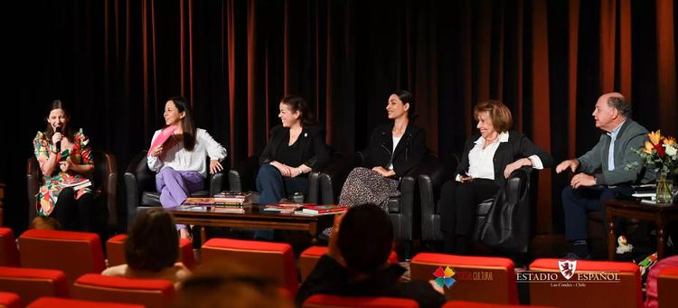 Conversatorio literario reunió a escritores y socios en Estadio Español