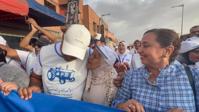 بالصور.. عشرات المتعاطفين والمناضلين يرافقون حنيش في حملته الانتخابية بالعزوزية