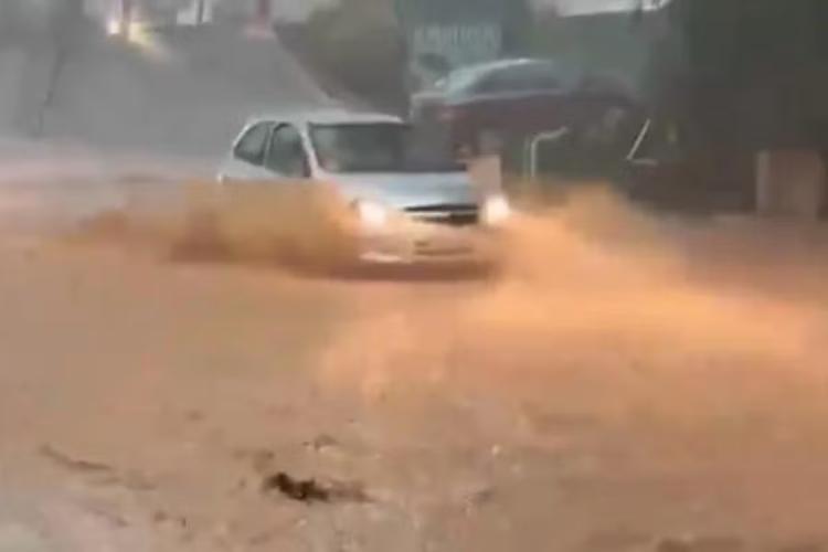 Chuva volta a causar alagamentos em Itaipava e associação cobra obras de drenagem