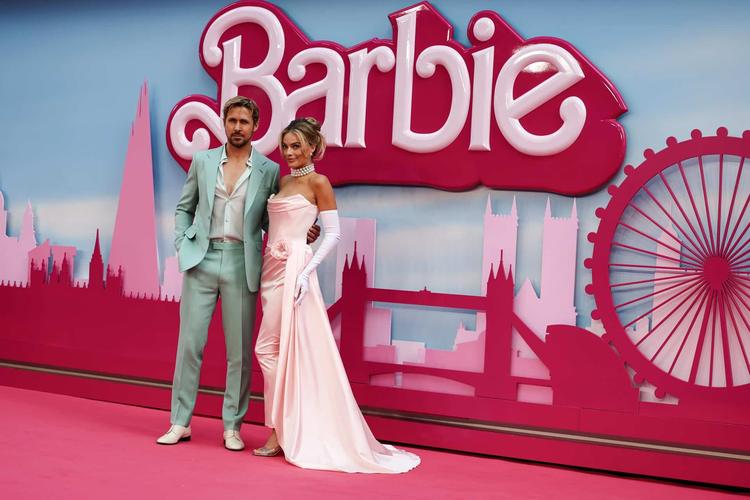 Los premios del Sindicato de Guionistas evitarán que se enfrenten las películas ‘Barbie’ y ‘Oppenheimer’