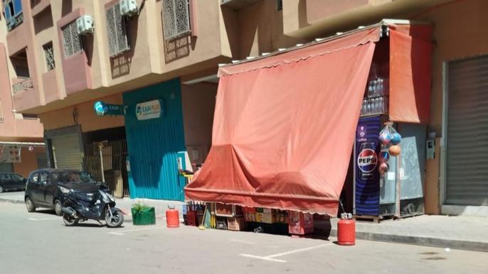 رصيف مفقود وفوضى احتلال الملك العمومي بـ “جنان أوراد” بمراكش