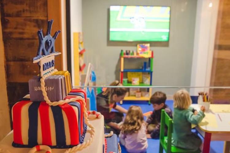 Onde comer com crianças em Santos? Veja bares e restaurantes com espaço kids